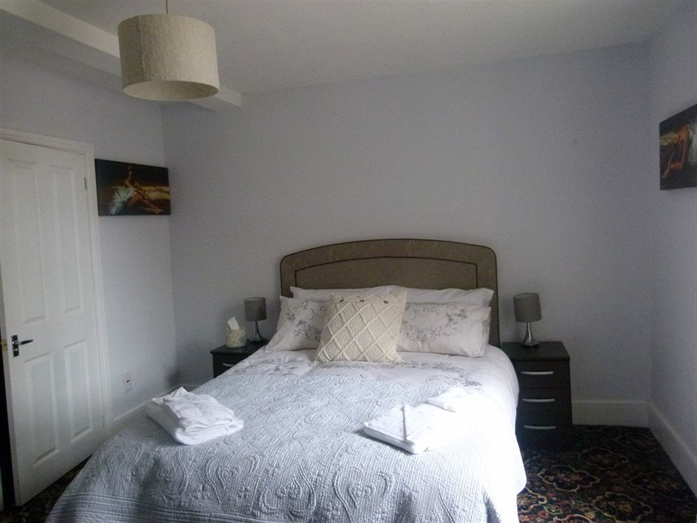 Crown Hotel 4*